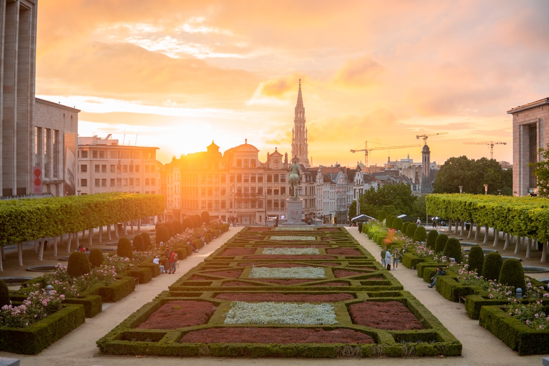 Coucher de soleil sur le Mont des Arts à Bruxelles, vue panoramique sur la ville