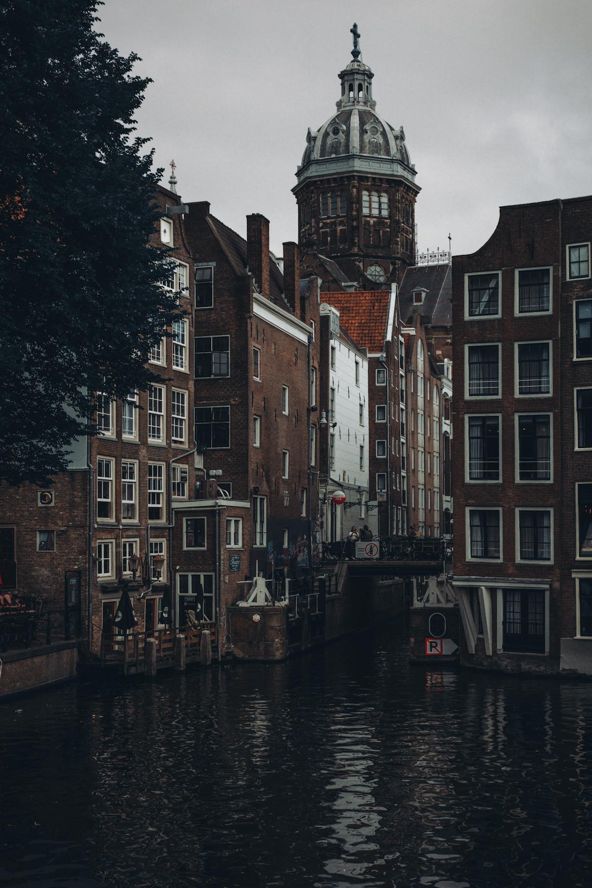 Canaux et façades historiques d Amsterdam - city break en Europe