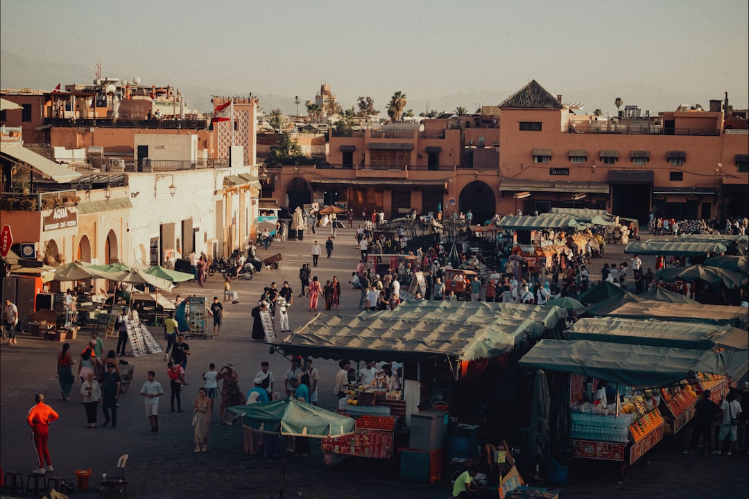 Marché traditionnel de Marrakech, au coeur du Maroc, où circulent les dirhams marocains