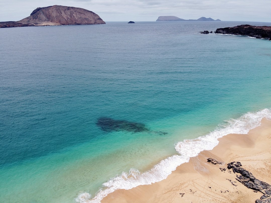 Plage de las Conchas sur l'île de La Graciosa, près de Lanzarote, aux Canaries